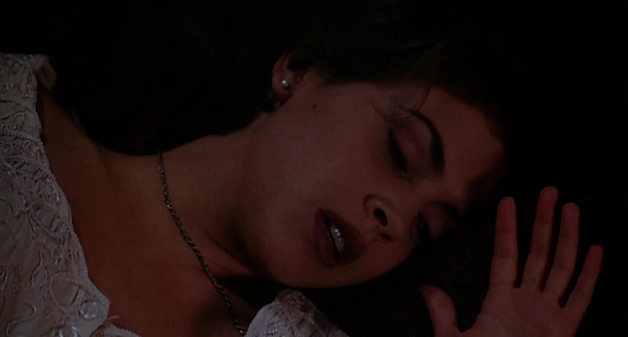 Embrace of the Vampire (1995) 